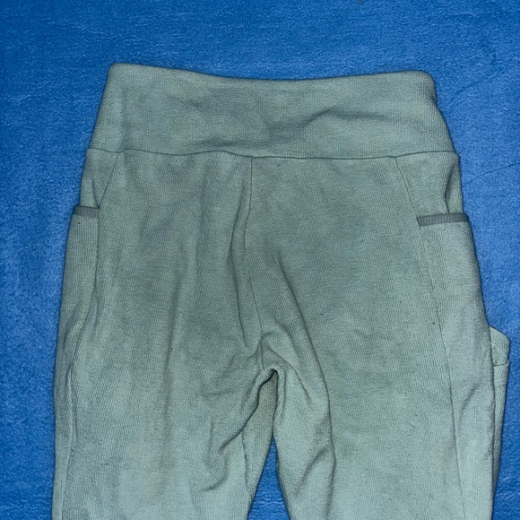 Gymshark Crossover Capris (Medium) - Picture 6 of 6